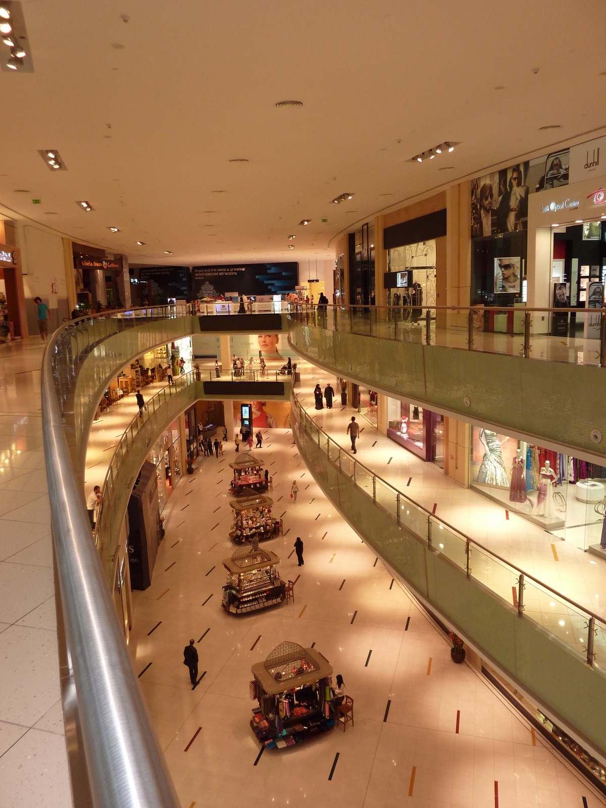 Picture United Arab Emirates Dubai The Dubai Mall 2009-12 24 - Photographers The Dubai Mall