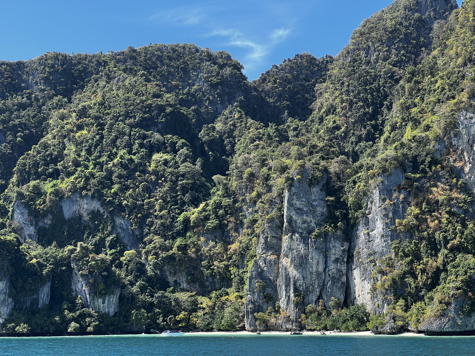 Picture Thailand Phuket to Ko Phi Phi Ferry 2021-12 49 - Perspective Phuket to Ko Phi Phi Ferry