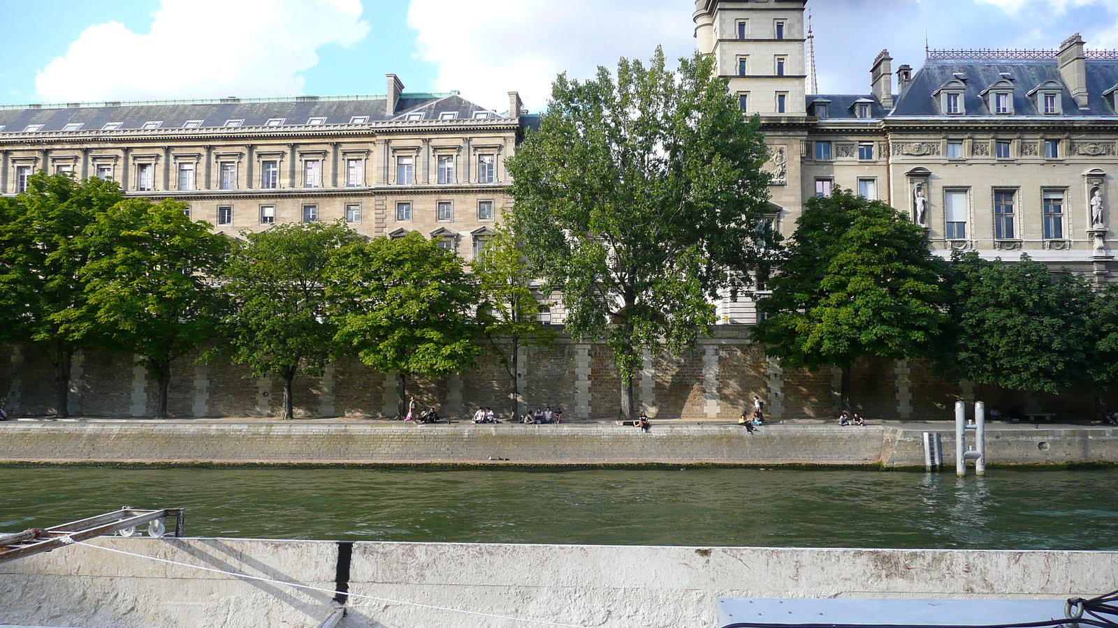 Picture France Paris La seine banks 2007-07 3 - Car Rental La seine banks