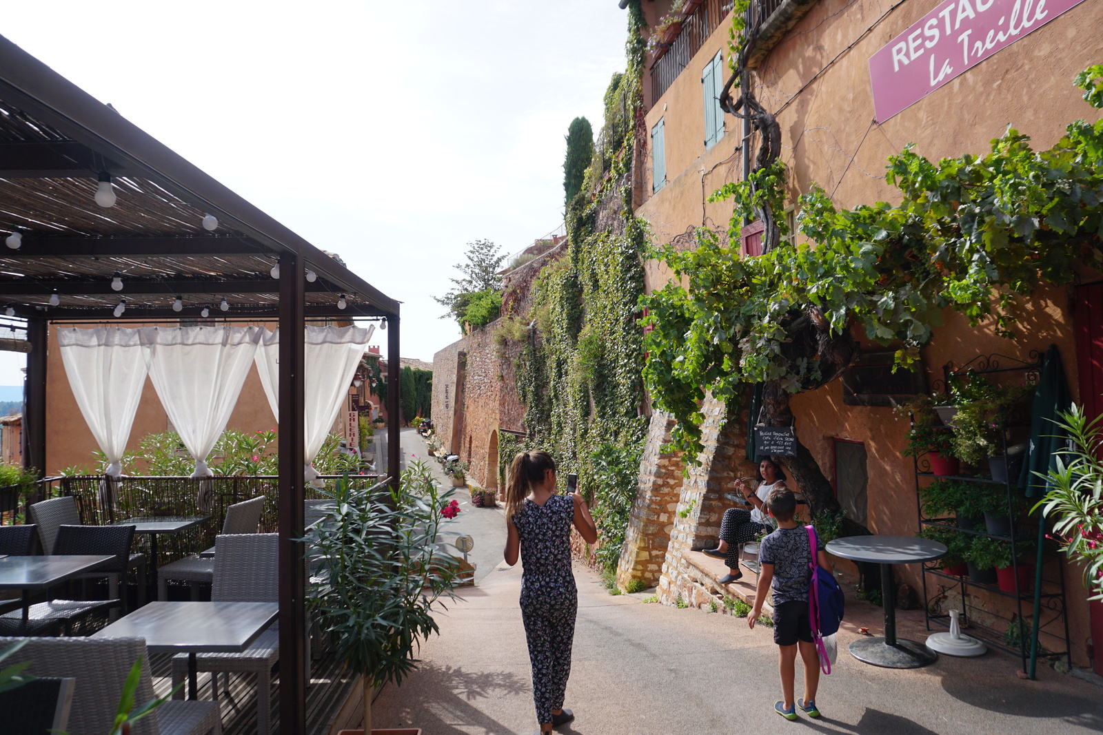 Picture France Roussillon 2017-08 44 - Perspective Roussillon