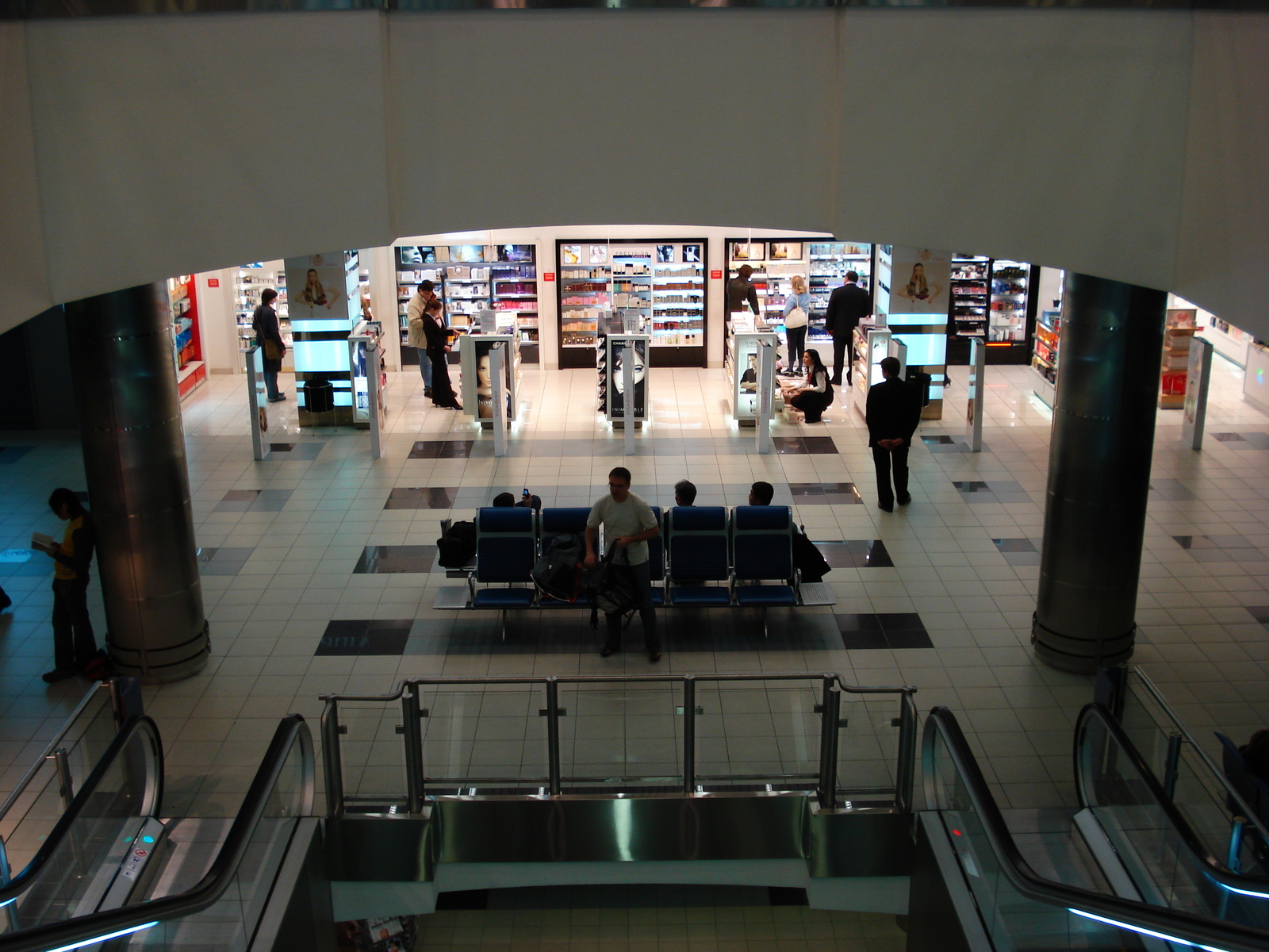 Picture Russia Domodedovo Airport 2007-03 2 - Shopping Mall Domodedovo Airport