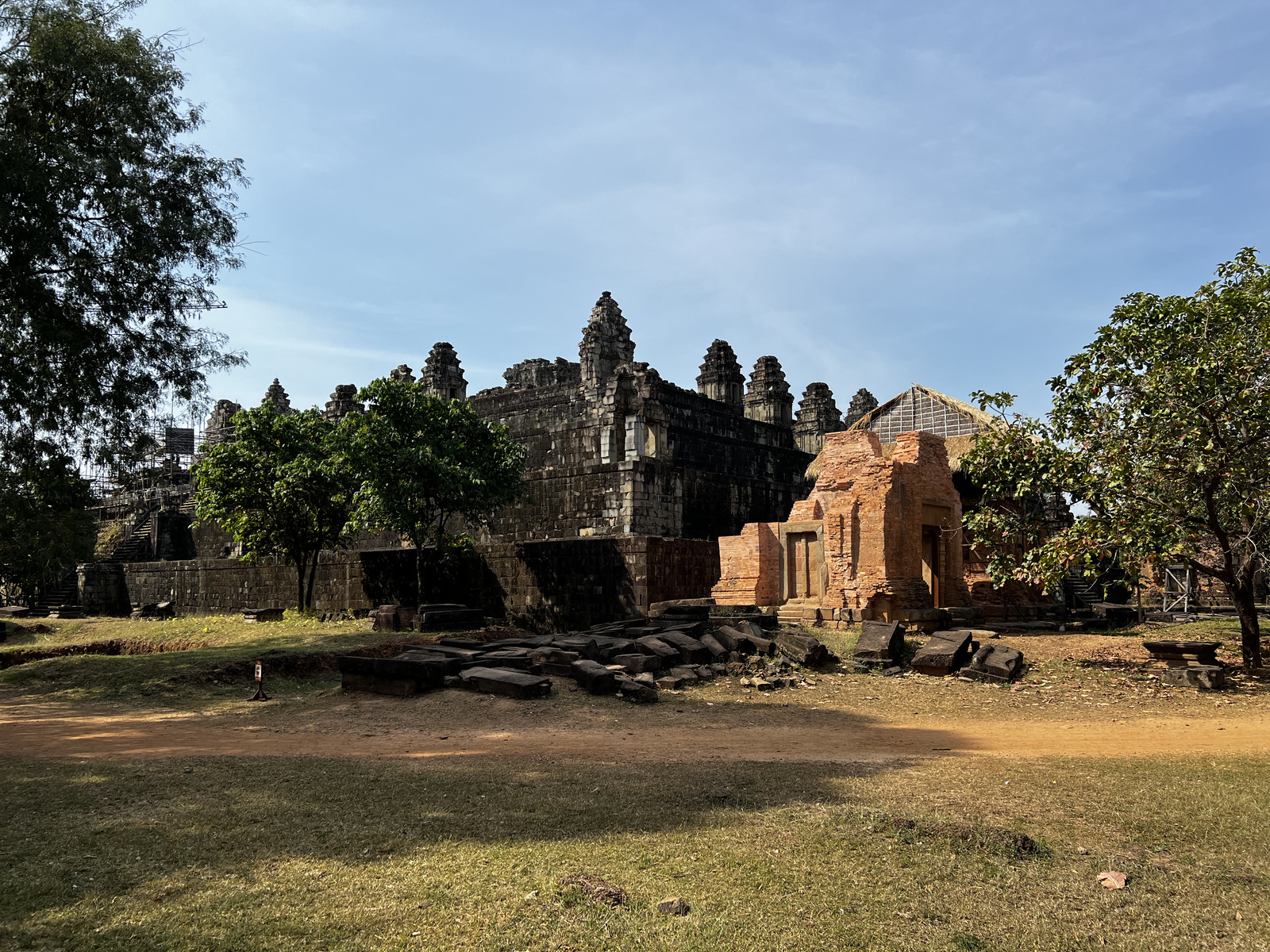 Picture Cambodia Siem Reap Phonom Bakheng 2023-01 0 - Trail Phonom Bakheng