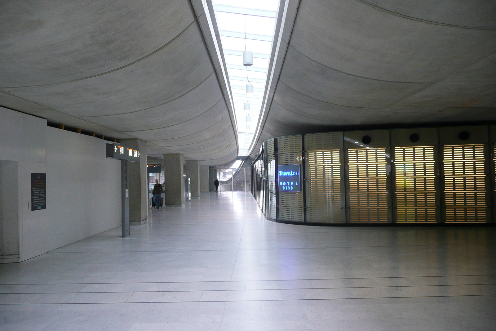 Picture France Paris Charles de Gaulle Airport 2007-11 1 - Visit Paris Charles de Gaulle Airport