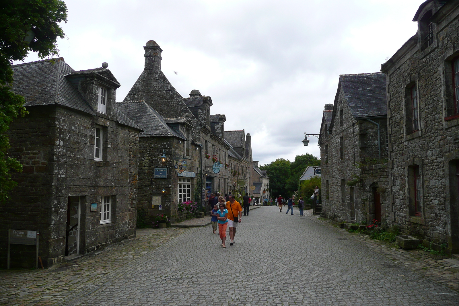 Picture France Locronan 2008-07 52 - Perspective Locronan