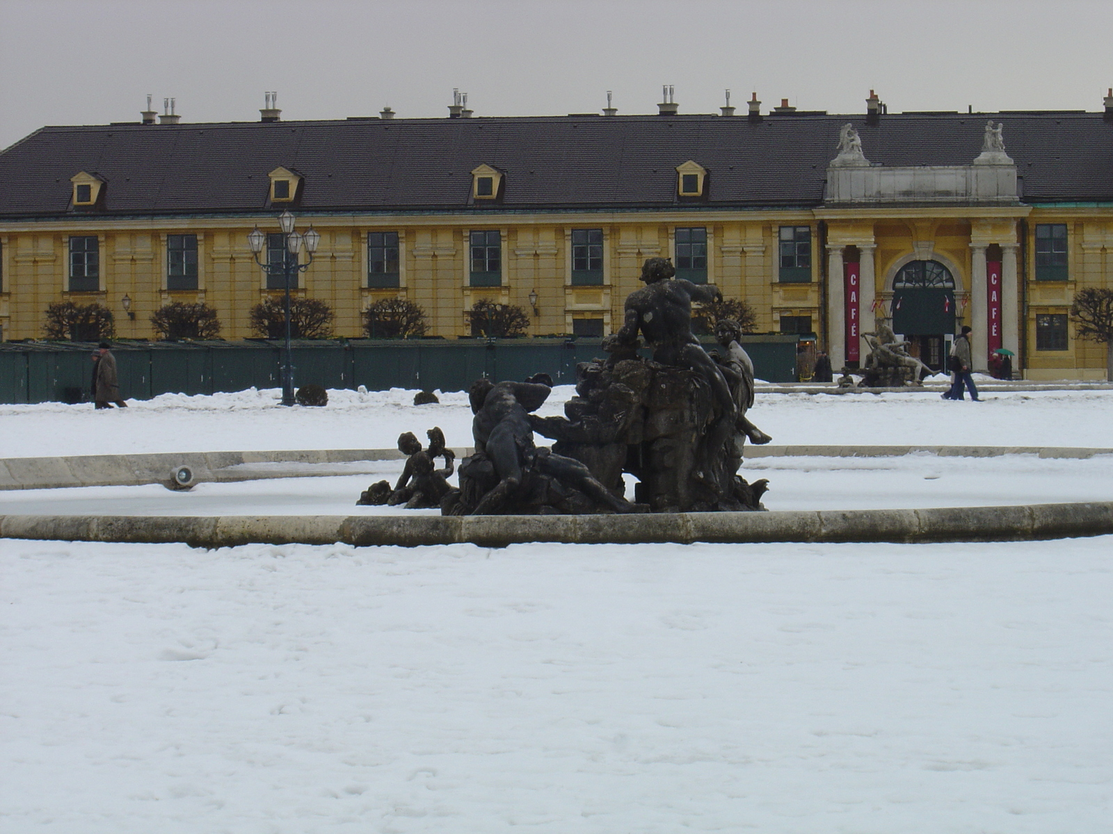 Picture Austria Vienna 2005-03 24 - Photographers Vienna