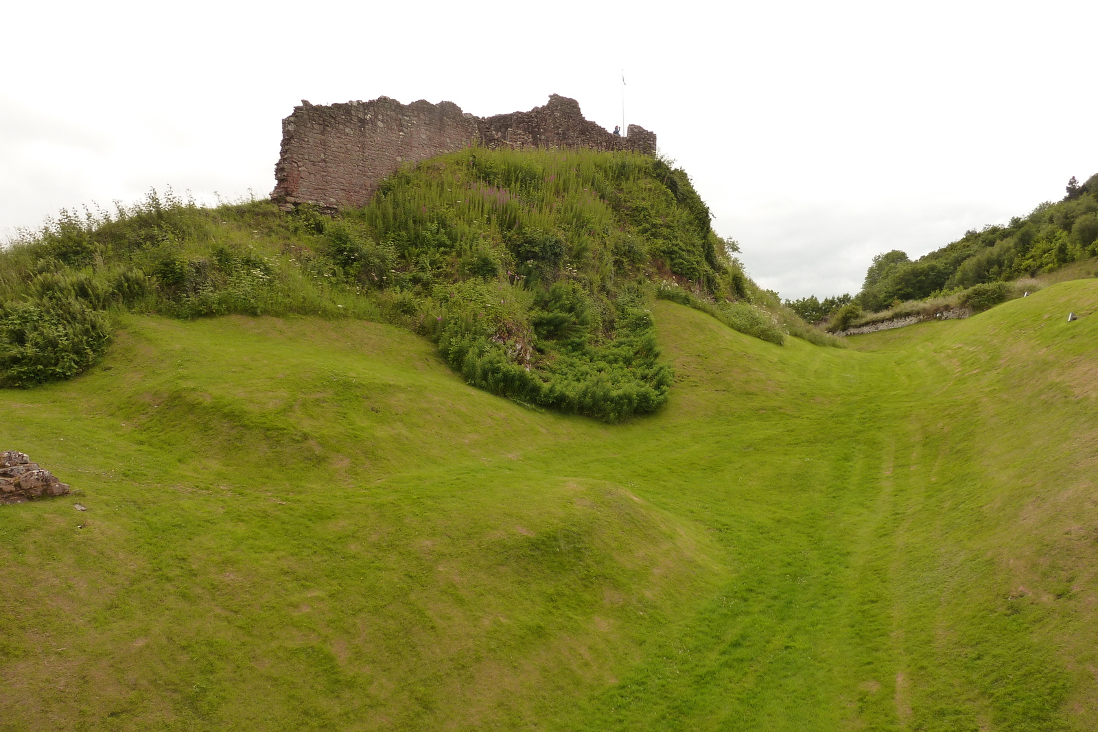 Picture United Kingdom Scotland Urquhart Castle (Loch Ness) 2011-07 32 - Photographers Urquhart Castle (Loch Ness)