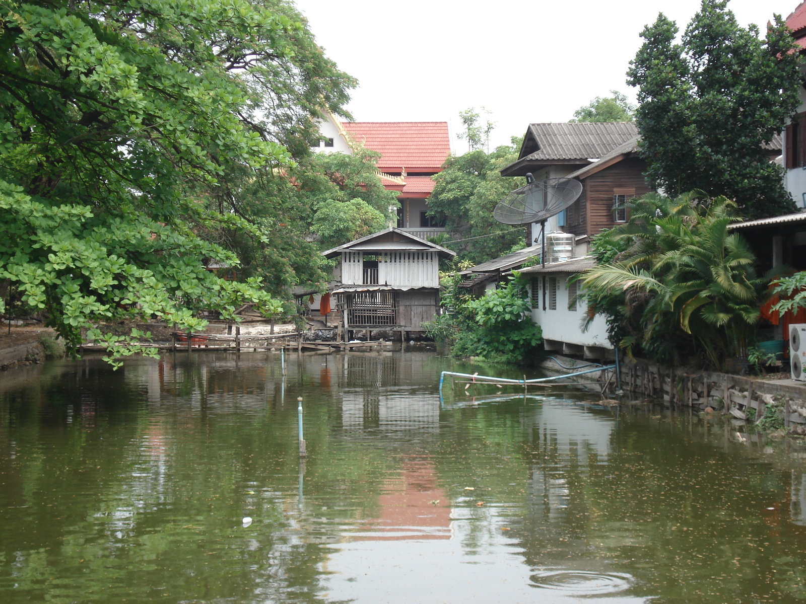 Picture Thailand Chiang Mai Inside Canal Wat Phra Sing temple 2006-04 19 - Visit Wat Phra Sing temple