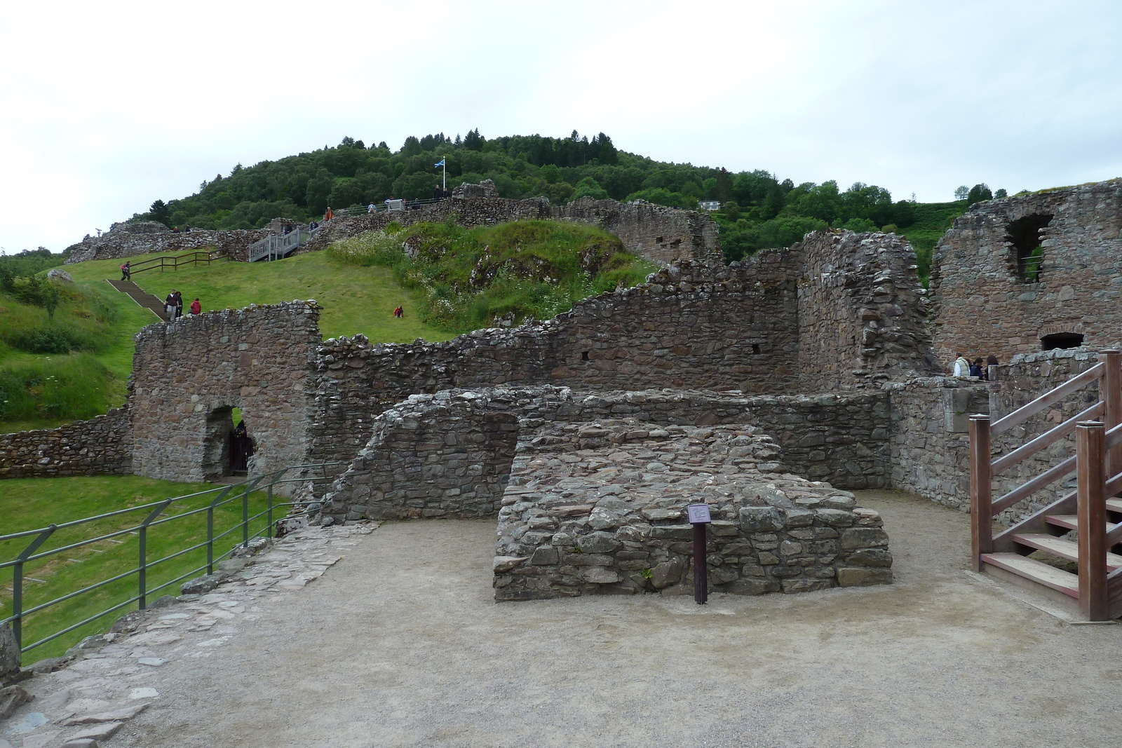 Picture United Kingdom Scotland Urquhart Castle (Loch Ness) 2011-07 5 - Photo Urquhart Castle (Loch Ness)