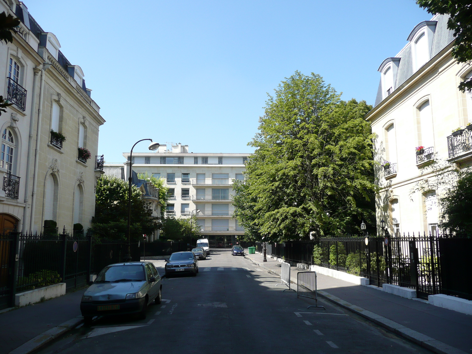 Picture France Paris 16th Arrondissement Rue Alberic Magnard 2007-08 17 - Photographers Rue Alberic Magnard