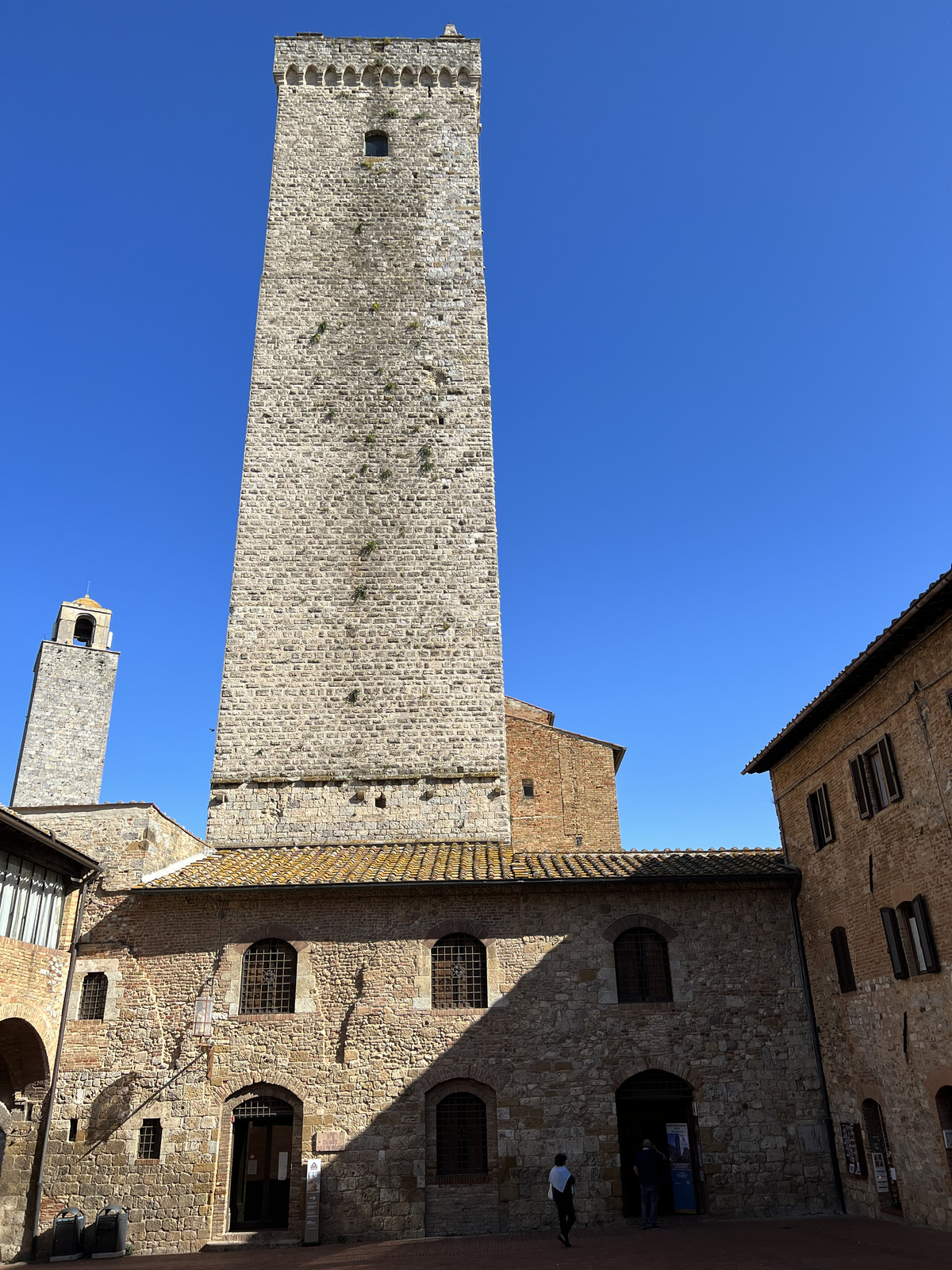 Picture Italy San Gimignano 2021-09 146 - Car San Gimignano