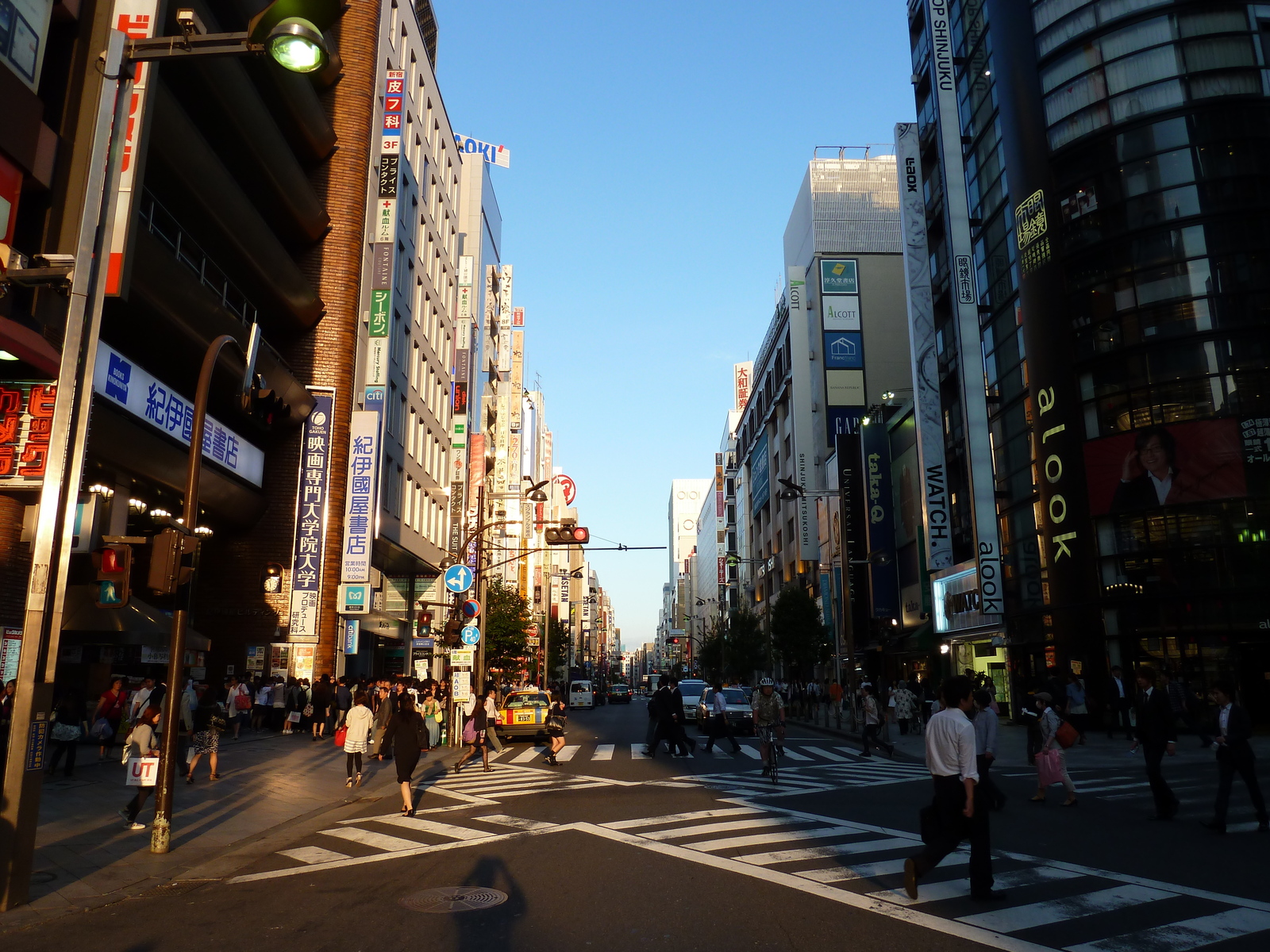 Picture Japan Tokyo Shinjuku 2010-06 19 - Photographers Shinjuku