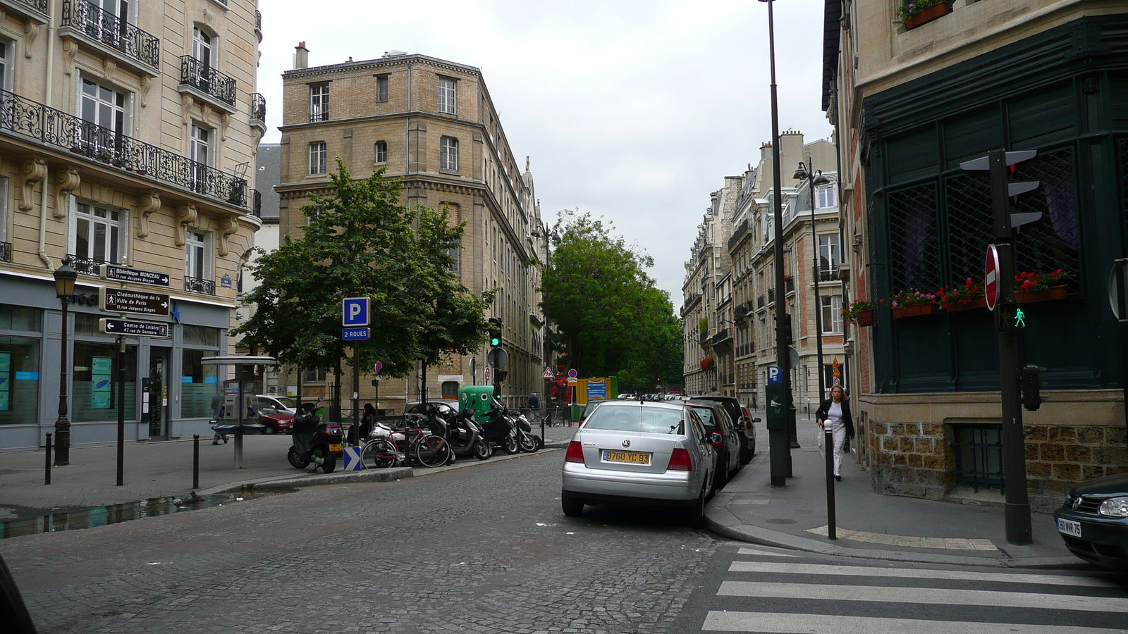 Picture France Paris 17th Arrondissement Rue Levis 2007-05 2 - Tourist Rue Levis