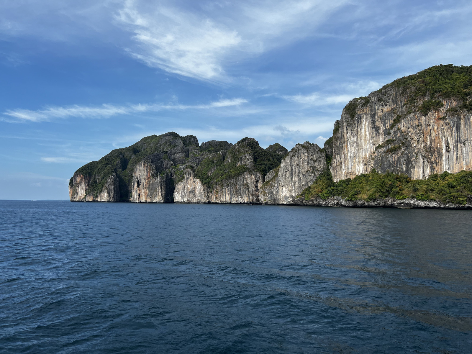 Picture Thailand Ko Phi Phi to Phuket Ferry 2021-12 16 - Photo Ko Phi Phi to Phuket Ferry