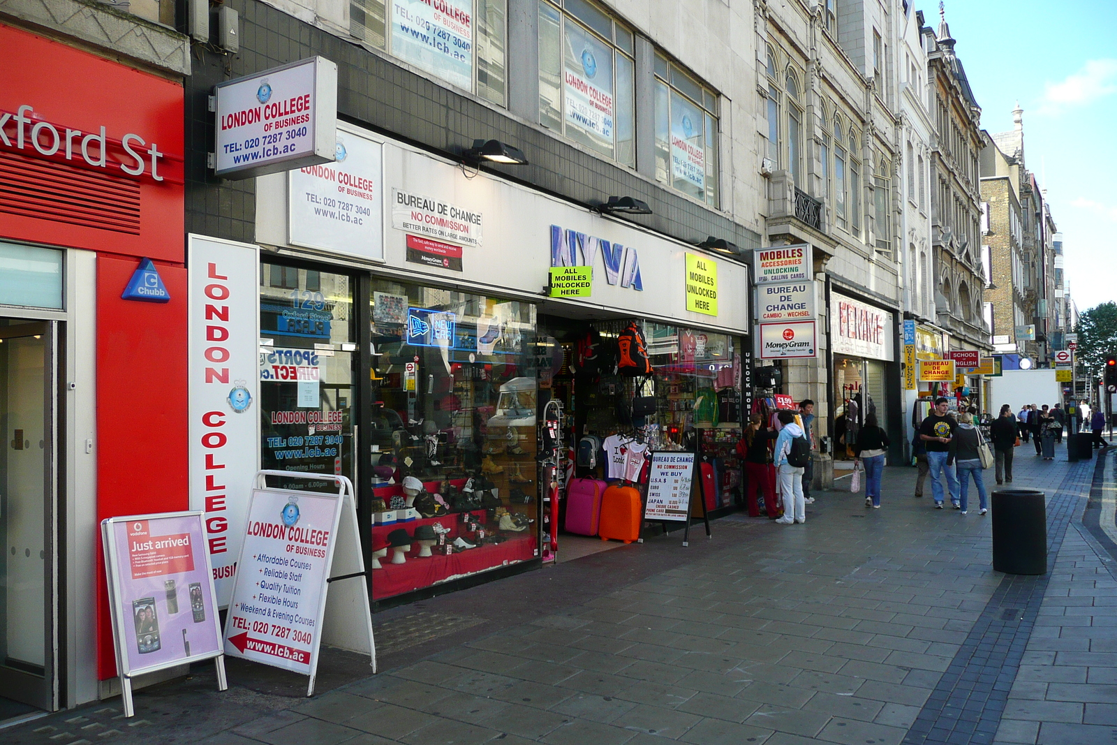 Picture United Kingdom London Oxford Street 2007-09 120 - Photographers Oxford Street