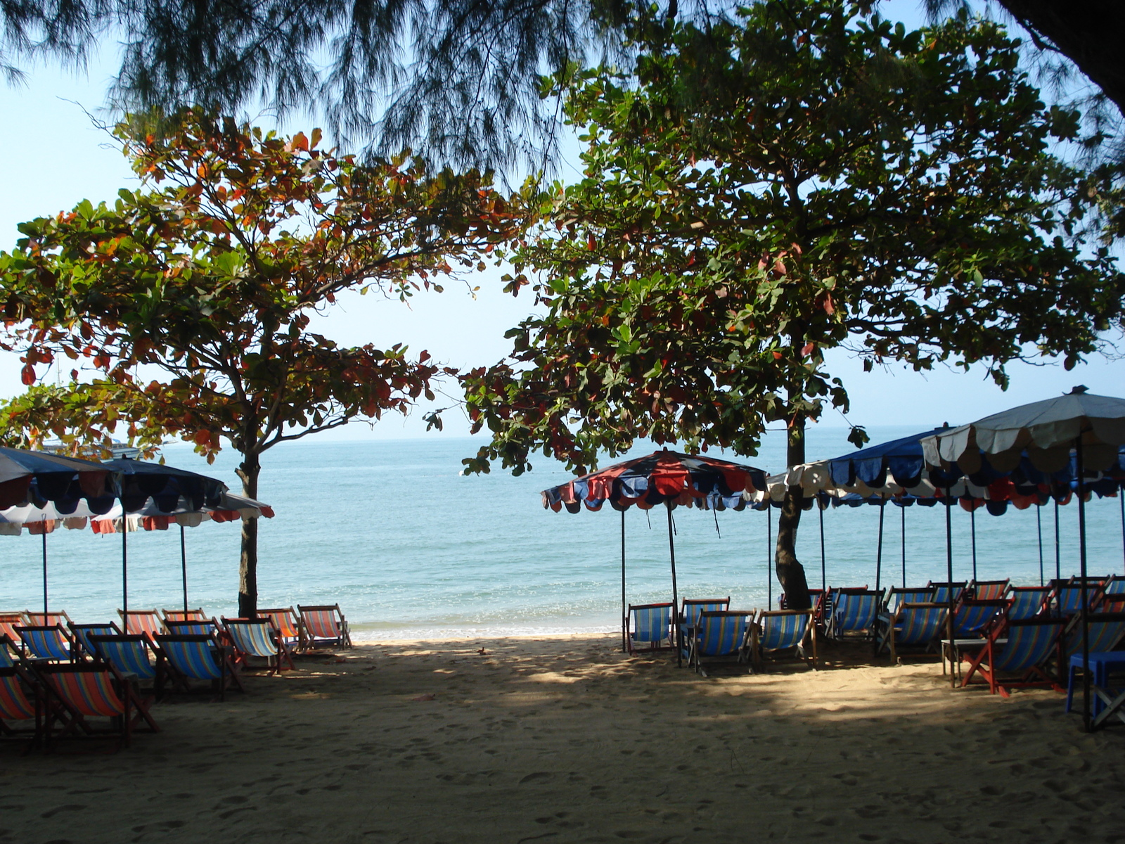 Picture Thailand Pattaya Dongtan beach 2008-01 31 - Flights Dongtan beach