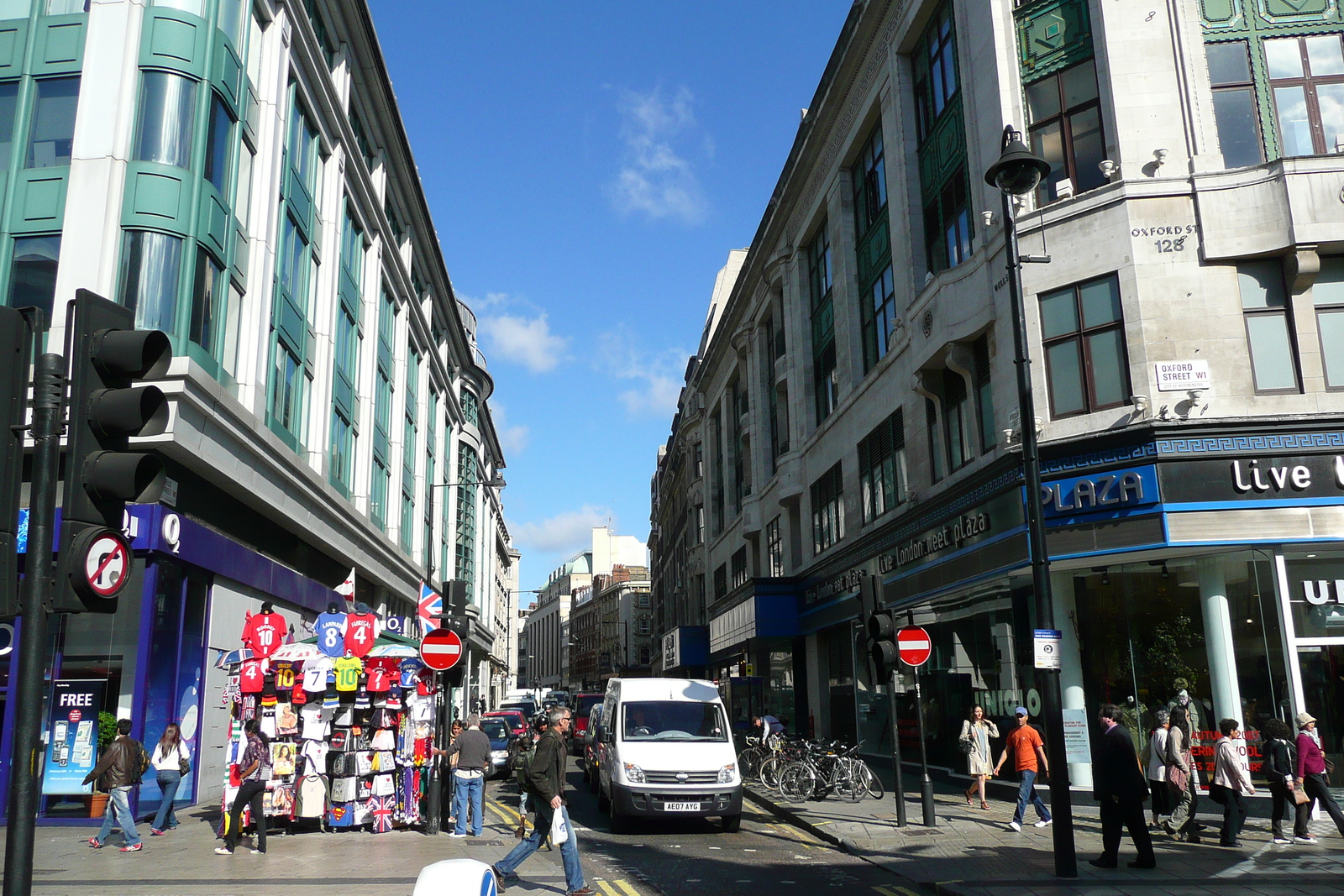 Picture United Kingdom London Oxford Street 2007-09 78 - Photographers Oxford Street