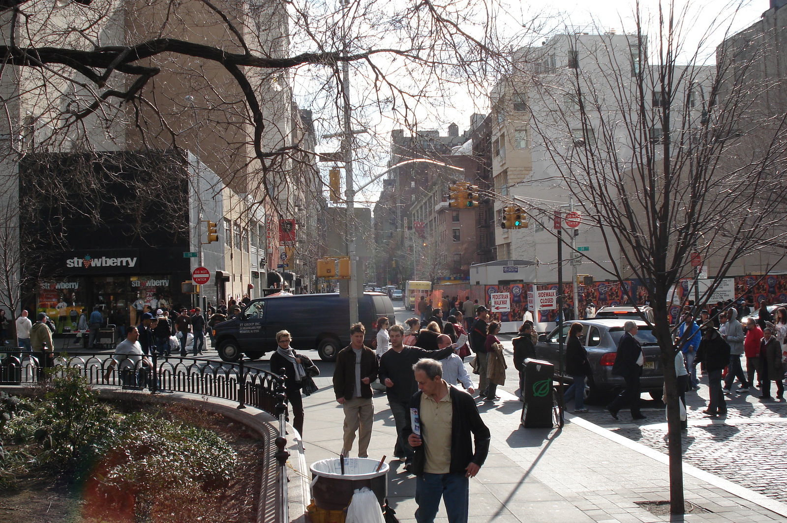 Picture United States New York Union Square 2006-03 3 - Shopping Mall Union Square