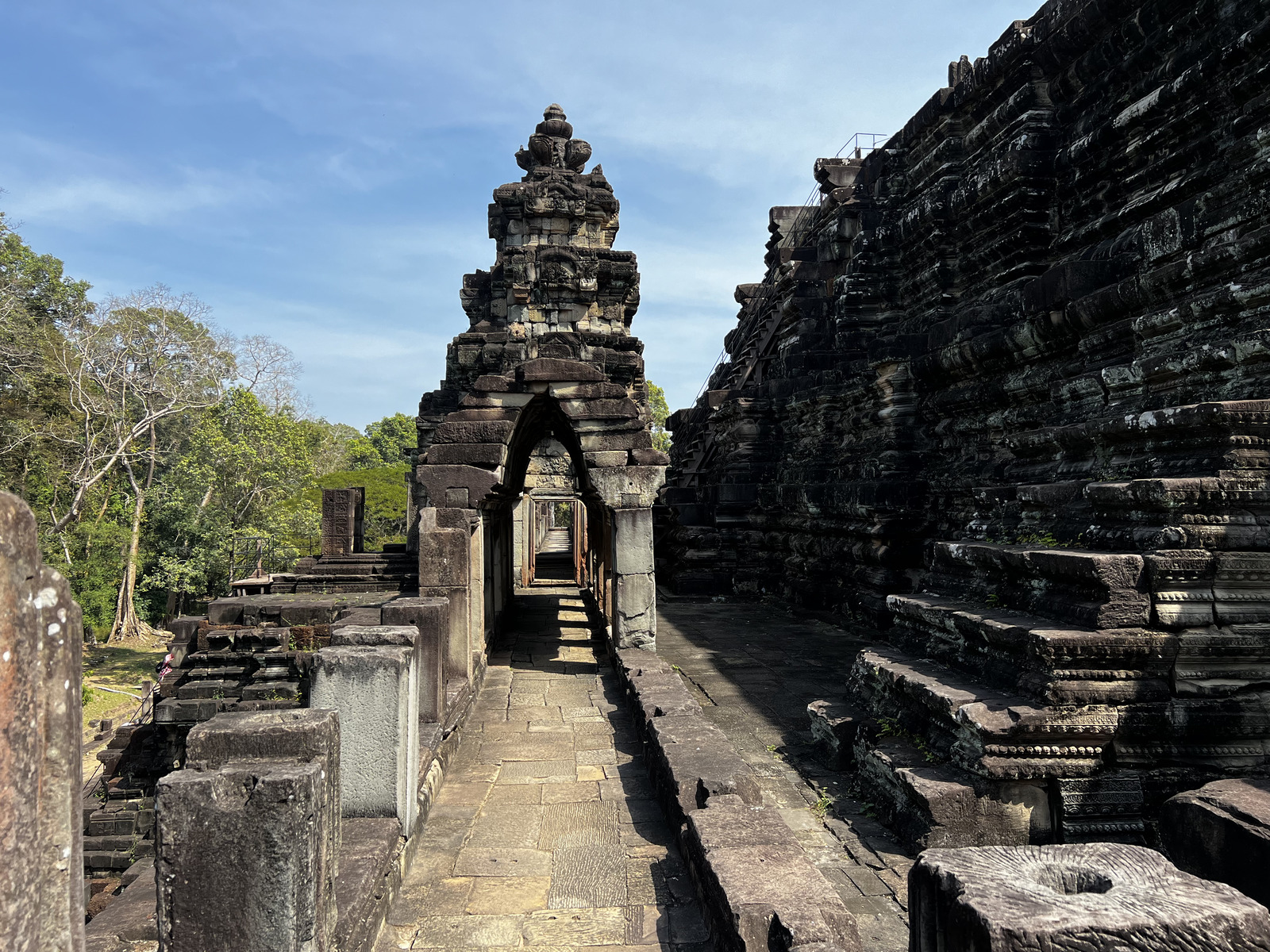 Picture Cambodia Siem Reap Baphuon 2023-01 10 - Photographers Baphuon