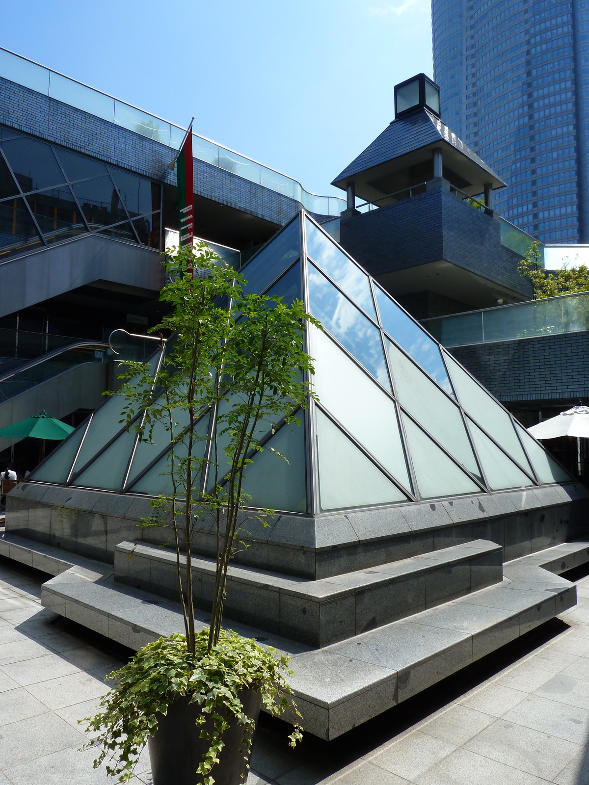 Picture Japan Tokyo Roppongi Hills 2010-06 113 - Perspective Roppongi Hills