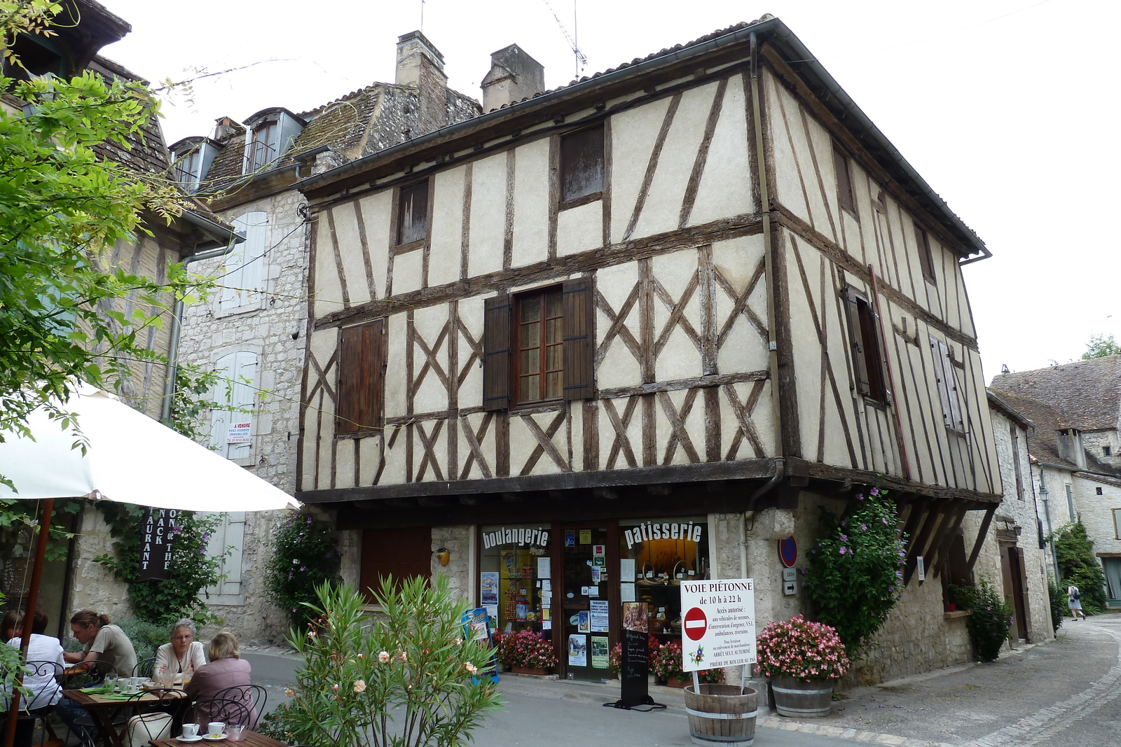 Picture France Issigeac 2010-08 9 - Perspective Issigeac