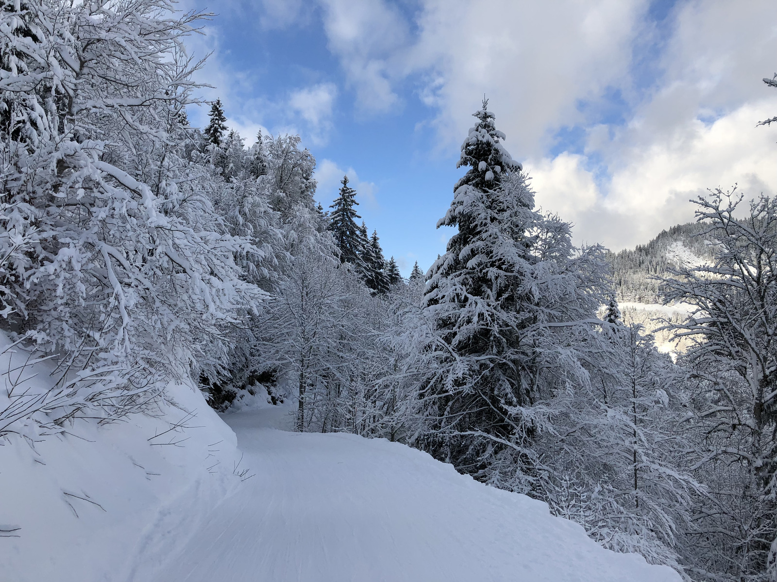 Picture France La Clusaz 2017-12 53 - Car La Clusaz