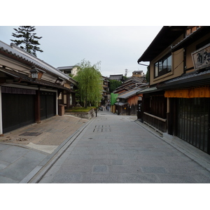 Picture Japan Kyoto Sannenzaka 2010-06 5 - Photographers Sannenzaka