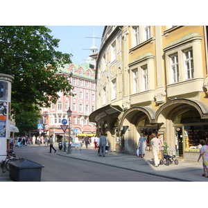 Picture Germany Munich 2001-07 13 - Shopping Mall Munich