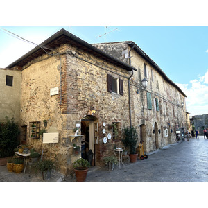 Picture Italy Monteriggioni 2021-09 8 - Shopping Mall Monteriggioni