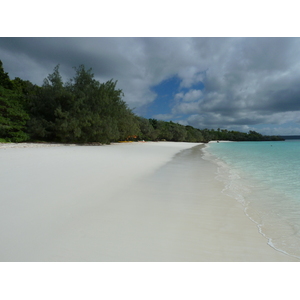 Picture New Caledonia Lifou Luengoni Beach 2010-05 12 - Car Luengoni Beach