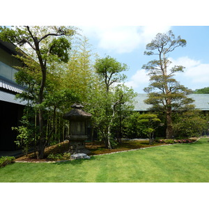 Picture Japan Tokyo Nezu Museum 2010-06 32 - Photographers Nezu Museum