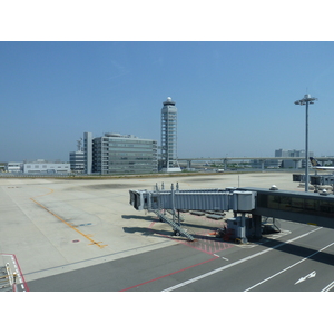 Picture Japan Kansai Airport 2010-06 15 - Photographers Kansai Airport