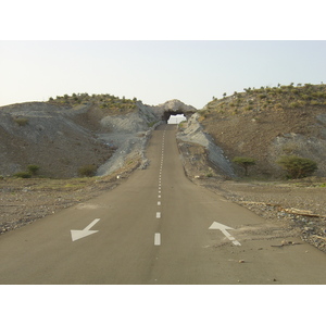 Picture Sultanate of Oman Buraimi to Mahada road 2005-03 22 - Perspective Buraimi to Mahada road