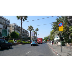 Picture Israel Tel Aviv Ibn Gvirol Street 2007-06 5 - Flight Ibn Gvirol Street