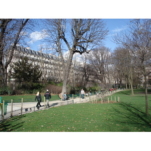 Picture France Paris Monceau Garden 2006-03 15 - Perspective Monceau Garden