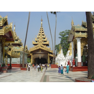 Picture Myanmar Yangon Shwedagon Pagoda 2005-01 32 - Photo Shwedagon Pagoda