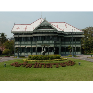 Picture Thailand Bangkok Vimanmek Palace 2011-01 16 - Car Vimanmek Palace