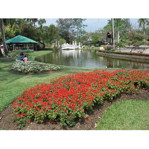 Picture Thailand Chiang Mai Inside Canal Buak Had Park 2006-04 4 - Shopping Mall Buak Had Park