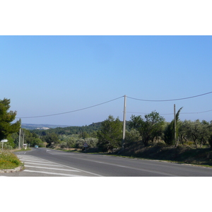 Picture France Provence Baux de Provence to Tarascon road 2008-04 10 - Photographer Baux de Provence to Tarascon road