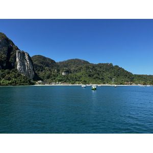 Picture Thailand Phuket to Ko Phi Phi Ferry 2021-12 48 - Perspective Phuket to Ko Phi Phi Ferry