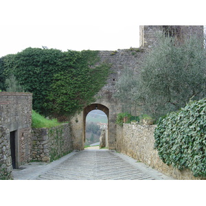 Picture Italy Monteriggioni 2004-03 4 - Perspective Monteriggioni