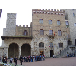 Picture Italy San Gimignano 2004-03 11 - Tourist San Gimignano