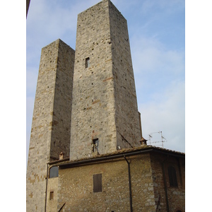 Picture Italy San Gimignano 2004-03 34 - Car San Gimignano