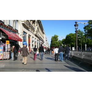 Picture France Paris Champs Elysees 2007-04 23 - Car Champs Elysees