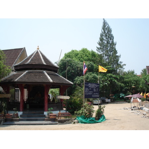 Picture Thailand Chiang Mai Inside Canal Wat Chediluang Varaviharn temple 2006-04 26 - Car Rental Wat Chediluang Varaviharn temple