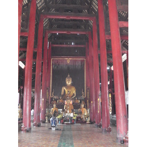 Picture Thailand Chiang Mai Inside Canal Wat Chediluang Varaviharn temple 2006-04 23 - Tourist Wat Chediluang Varaviharn temple