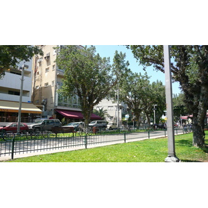 Picture Israel Tel Aviv Rothschild Street 2007-06 15 - Sight Rothschild Street