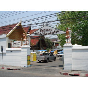 Picture Thailand Chiang Mai Inside Canal Rad Cha Dom Nurn (Walking Street) 2006-04 26 - Perspective Rad Cha Dom Nurn (Walking Street)