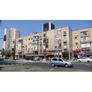 Picture Israel Tel Aviv Ibn Gvirol Street 2007-06 24 - Pictures Ibn Gvirol Street