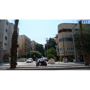 Picture Israel Tel Aviv Ibn Gvirol Street 2007-06 16 - Photographer Ibn Gvirol Street