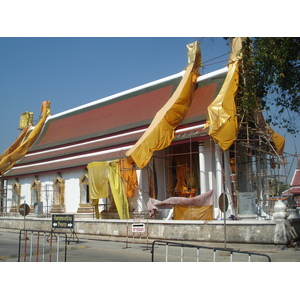 Picture Thailand Phitsanulok Wat Pra Sri Rattana Mahathat Vora Maha Vihar 2008-01 8 - Perspective Wat Pra Sri Rattana Mahathat Vora Maha Vihar